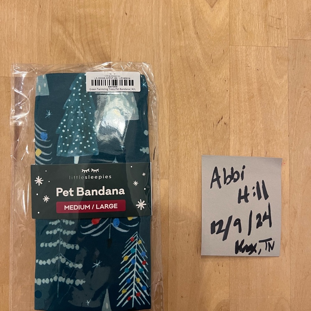 NWT Dog Bandana Twinkling Trees M/L